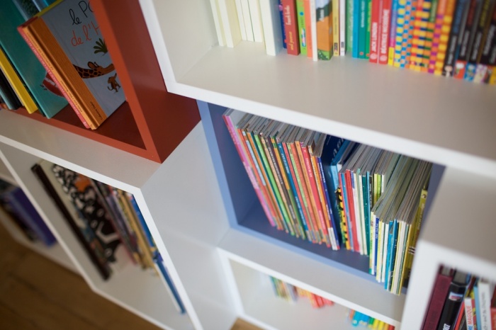 Bureaux et bibliothque pour enfants : 090520-Agnes-153